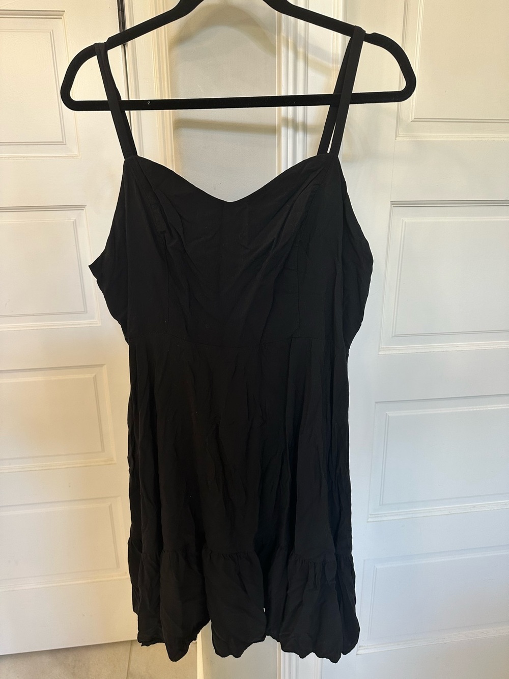 NWOT Old Navy Black Ruffle Hem Sundress Sz XL Smocked Adjustable Straps V-Neck